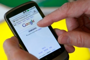 Половину денег от мобильной рекламы заработает Google