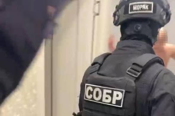 При силовой поддержке спецназа Росгвардии задержаны теневые банкиры в Томске