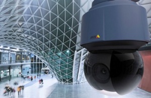 Первые поворотные камеры видеонаблюдения AXIS с вращающимся куполом Sharpdome, технологией очистки Speed Dry и WDR 130 дБ