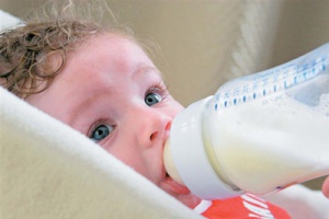 В Мосгордуме хотят запретить рекламу заменителя грудного молока