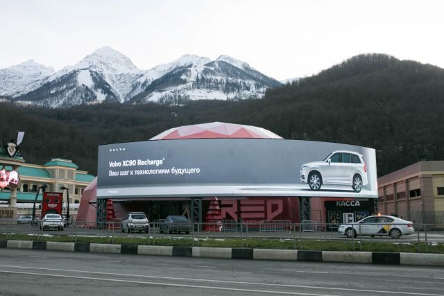 Агентством IQ была размещена реклама Volvo на медиафасаде RED ARENA в Сочи