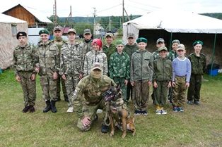 Росгвардейцы продолжают знакомить подрастающее поколение Томской области со своей службой