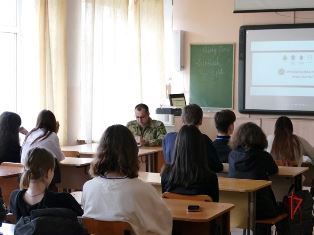 Росгвардейцы в Томске рассказали школьникам об основах пожарной безопасности