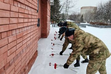 Росгвардия в Томской области приняла участие в памятных мероприятиях ко Дню Неизвестного солдата