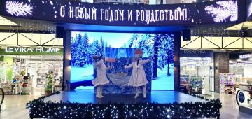 Кукольный спектакль «Снегурочкины сказки» показали малышам в ТРЦ «Нора»