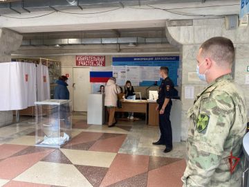 Сотрудники и военнослужащие Росгвардии в Томской области обеспечили безопасность избирателей