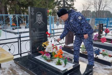 Сотрудники и военнослужащие Росгвардии в Томской области почтили память боевых товарищей