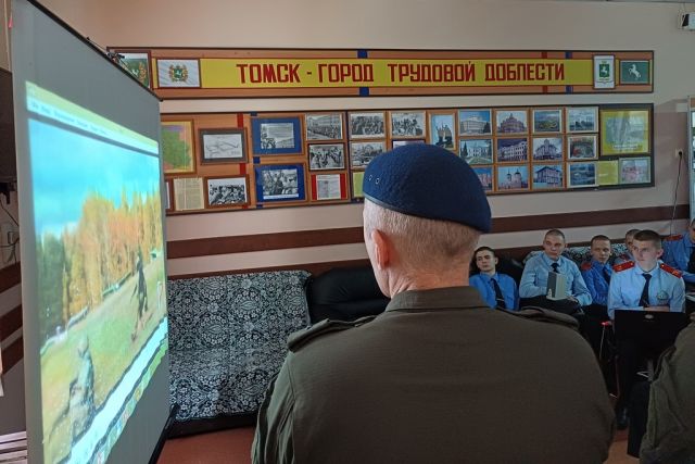 Спецназ Росгвардии в Томске посетил альма-матер будущих защитников Отечества