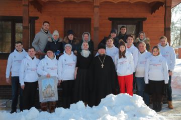 Добровольческий отряд кинокомпании «Союз Маринс Групп» на уборке снега в Талеже