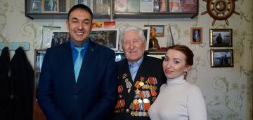 Сотрудники ТЦ "Мебельный базар" поздравили ветерана ВОВ с 96-летием!