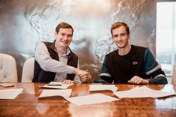 Тинькофф подписал спонсорский контракт с первой ракеткой России Даниилом Медведевым