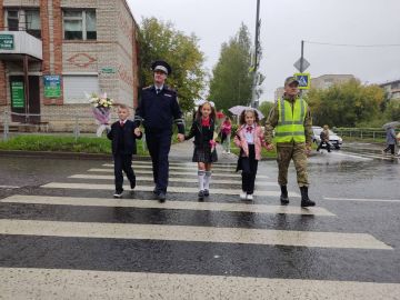 В День знаний томские росгвардейцы провели акцию по повышению безопасности дорожного движения «Осторожно, дети!»