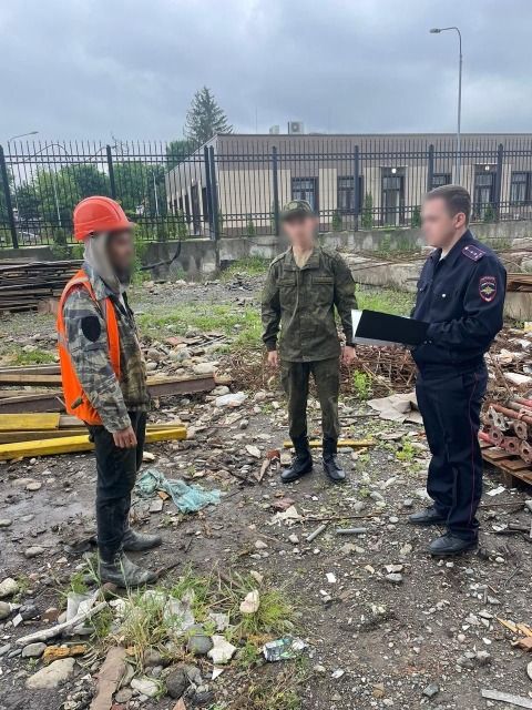 На строительном объекте во Владикавказе сотрудники правоохранительных органов провели рейд в отношении натурализованных граждан