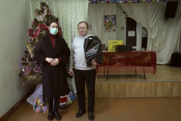 Сотрудники отеля Yalta Intourist передали подарки для членов Всероссийского общества слепых