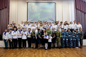 Военнослужащие Северского соединения Росгвардии стали почетными гостями церемонии посвящения школьников в Юнармию