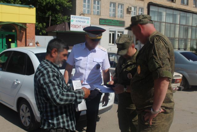В Среднеахтубинском районе проведена проверка о соблюдении законодательства по воинскому учету бывшими мигрантами, получившими российское гражданство