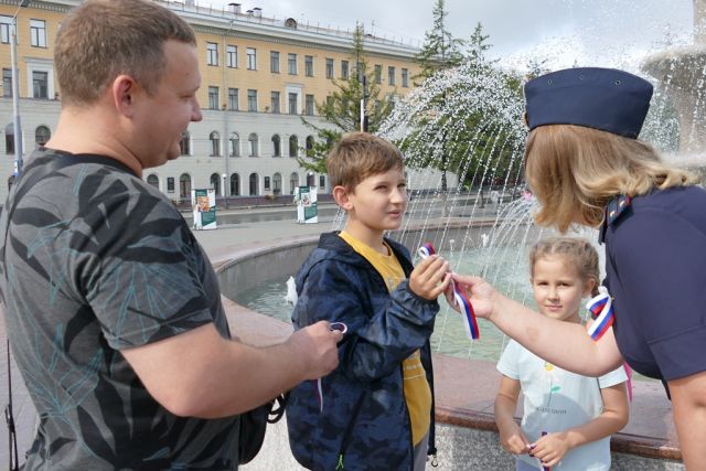 Всероссийский акцию «Российский триколор» поддержали росгвардейцы в Томской области