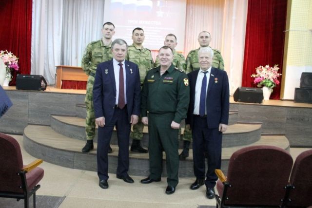 Встреча военнослужащих Росгвардии с Героями России состоялась в Томской области