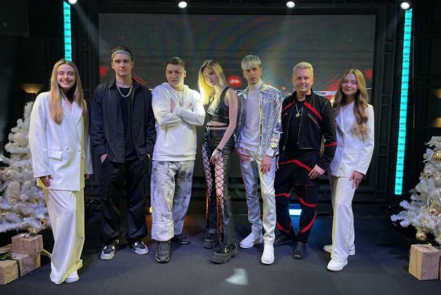 Алекс Анохин вместе с творческой командой записали новогоднее поздравление для телеканала Европа плюс TV Беларусь