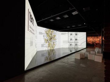 О чем рассказывает уникальная кинетическая инсталляция "История генпланов Москвы" в Музее Москвы