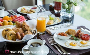Сытные завтраки в конгресс-отеле «Маринс Парк Отель Екатеринбург»