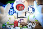 Звездам навстречу: R.O.C.S поздравил российских знаменитостей с Днем Космонавтики