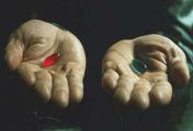 Синие и красные конфетки-таблетки из Матрицы