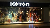 Новогоднее оформление витрин магазинов Koton