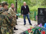 Военнослужащие Росгвардии в Северске почтили память героически погибшего товарища