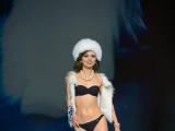 Менеджер из Новосибирска покарила жюри конкурса красоты меховым бикини!