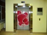Advance Group забрендировал кабинки лифтов рекламой Dirol