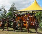 Тур доброй воли добровольных священников Церкви Саентологии повышает уровень грамотности в Папуа-Новой Гвинее