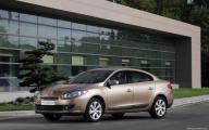 Тройная выгода на Renault Fluence и Megane Hatchback в Автоцентре «ОВОД»:  Скидка 50 000 рублей, кредит 2,9% на 2 года и комплект зимних шин в подарок!