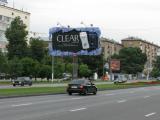 Компания Unilever проводит рекламную кампанию в наружной рекламе шампуня «Clear vita ABE «Ледяная свежесть» против перхоти»