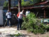 Волонтеры благоустроили набережную в центре Днепропетровска