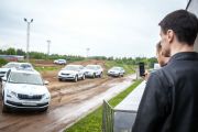 На мототрассе в Крылатских Холмах состоялся тест-драйв первого семейного внедорожника Škoda Kodiaq российской сборки