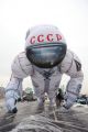 Над Москвой летает космонавт размером с 6-этажный дом