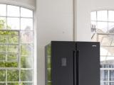 Четырехдверные холодильники SMEG – теперь в черном и белом цвете