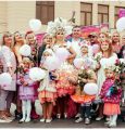 Русская Барби Татьяна Тузова с размахом отпраздновала Международный день блондинок