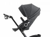 Stokke® Xplory® True Black со стилевым полосатым комплектом для коляски White Stripe Style Kit