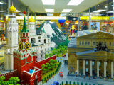 В Москве открылась крупнейшая в мире бренд-зона LEGO