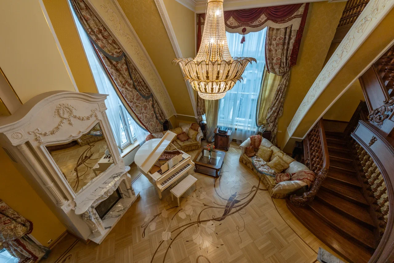 Дворцовая роскошь в 21 веке: в Петербурге в продажу вышел самый большой пентхаус.