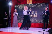 Наталья Корнилова получила титул Гламур-мама на Премии Super Mama 2017