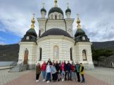 Добровольцы отеля Yalta Intourist провели субботник в храме преподобного Сергия Радонежского