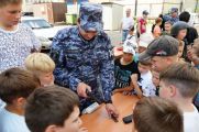 В Кохме сотрудники вневедомственной охраны провели занятие для ребят, увлекающихся техническим творчеством