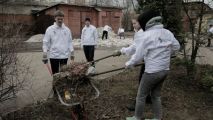 Субботник на Семёновском кладбище провели волонтёры «Союза Маринс Групп»