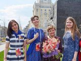 Песня  «Синий платочек» собрала на Триумфальной площади московскую молодежь.