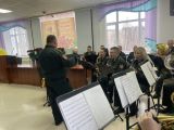 Музыкальный подарок преподнесла Росгвардия пациенткам и сотрудницам перинатального центра в Томске