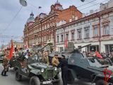 Парадный расчет Росгвардии прошел торжественным маршем в День Победы в Томске