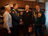 Представители Северского соединения Росгвардии поздравили Героя Социалистического Труда с праздником